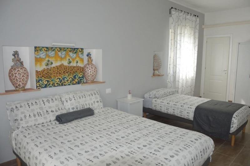 B&B Maison Blanche Кальтаджироне Экстерьер фото
